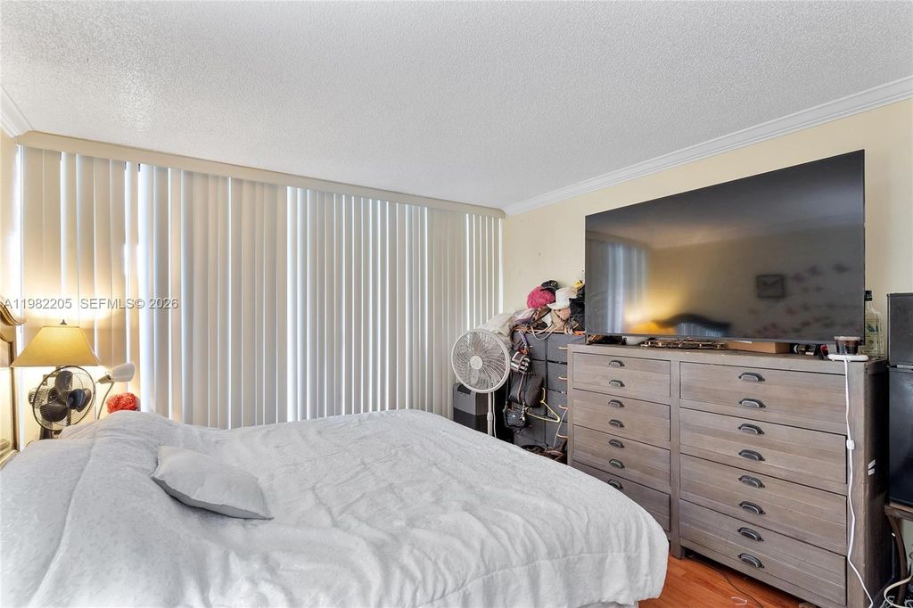 Image 37 of property listing at 10304 Fairway Rd, Pembroke Pines, FL 33026