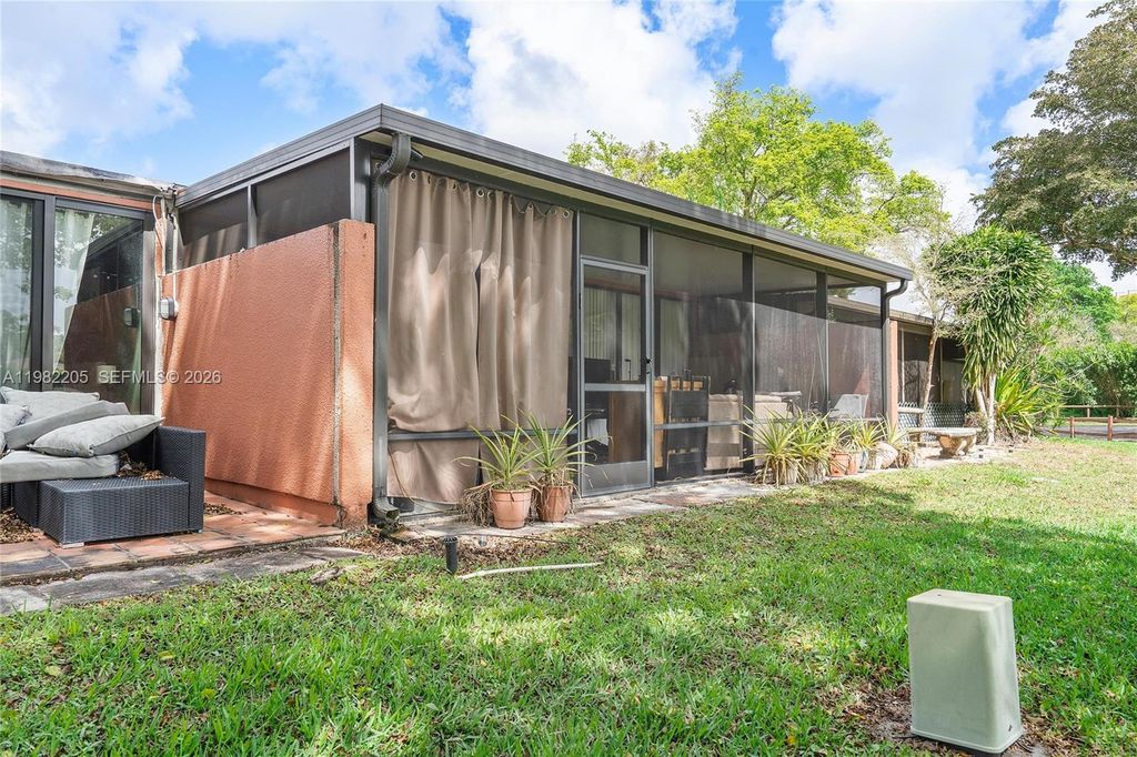 Image 41 of property listing at 10304 Fairway Rd, Pembroke Pines, FL 33026