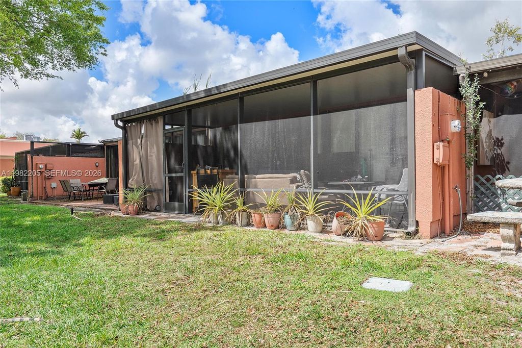 Image 44 of property listing at 10304 Fairway Rd, Pembroke Pines, FL 33026