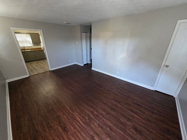 735 Trail Dr, Gallatin, TN 37066