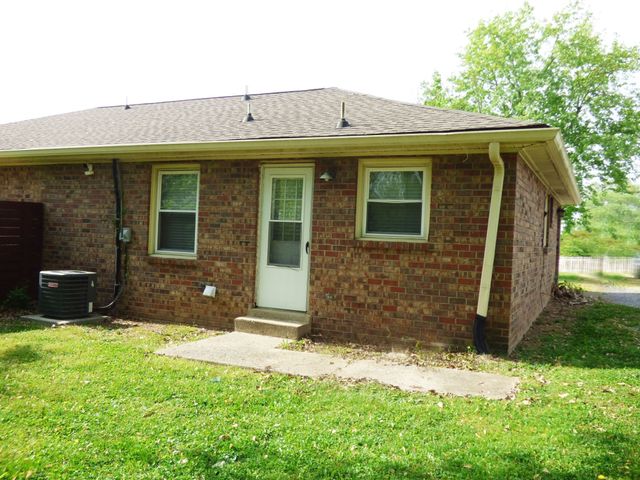 735 Trail Dr, Gallatin, TN 37066
