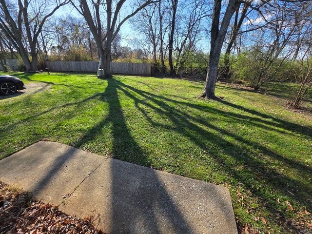 735 Trail Dr, Gallatin, TN 37066