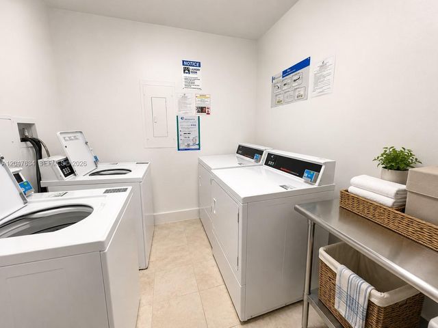 2801 NE 183rd St 208W, Aventura, FL 33160