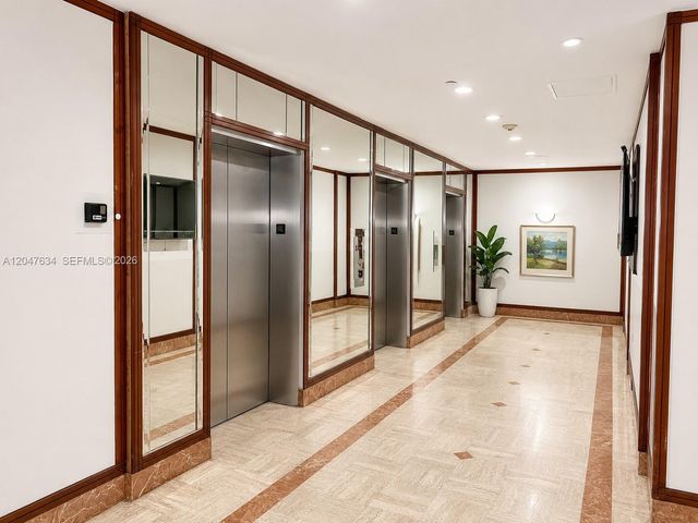 2801 NE 183rd St 208W, Aventura, FL 33160