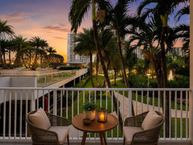 2801 NE 183rd St 208W, Aventura, FL 33160