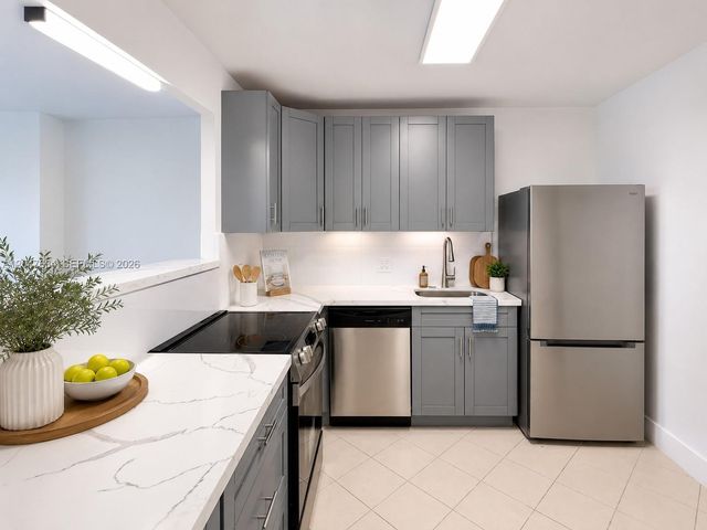 2801 NE 183rd St 208W, Aventura, FL 33160