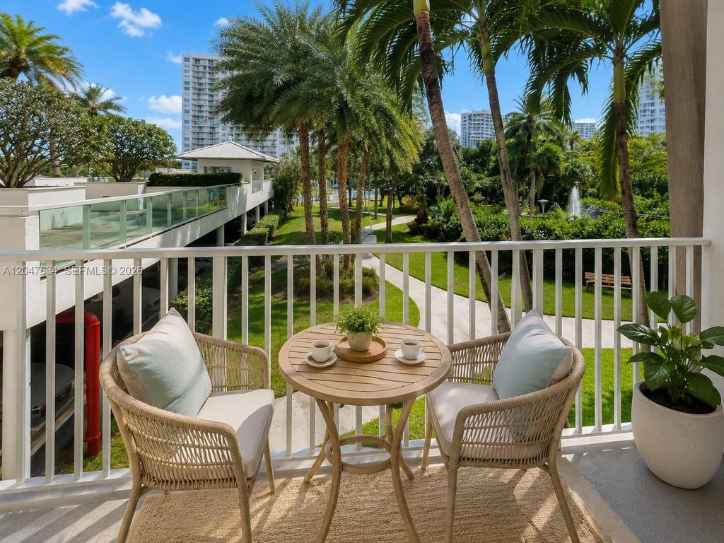 2801 NE 183rd St 208W, Aventura, FL 33160