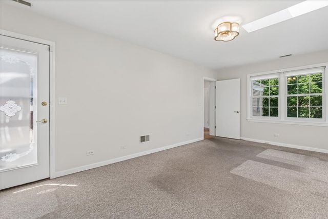 6533 N Christiana Avenue, Lincolnwood, IL 60712