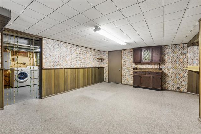 6533 N Christiana Avenue, Lincolnwood, IL 60712