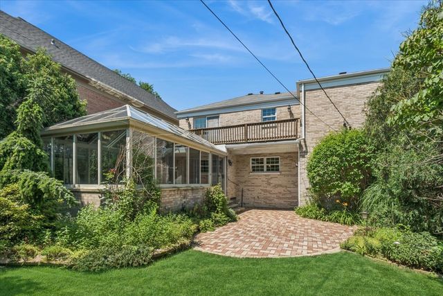 6533 N Christiana Avenue, Lincolnwood, IL 60712