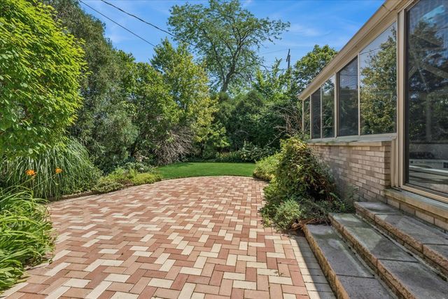 6533 N Christiana Avenue, Lincolnwood, IL 60712