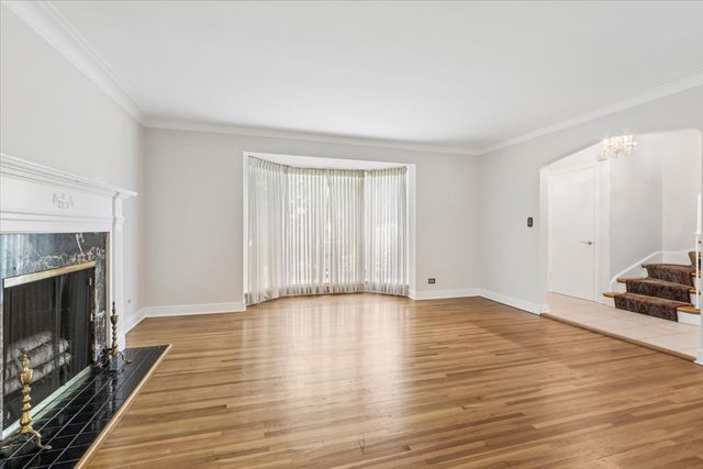 6533 N Christiana Avenue, Lincolnwood, IL 60712