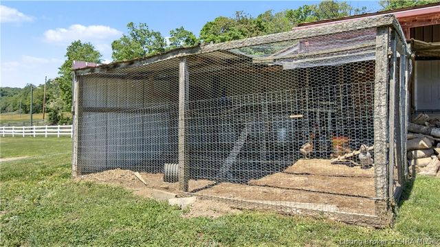 6742 Seven Mile Lane, Elizabeth, IN 47117