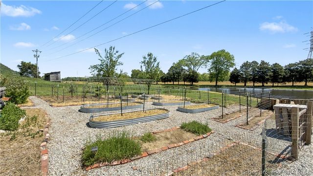 6742 Seven Mile Lane, Elizabeth, IN 47117