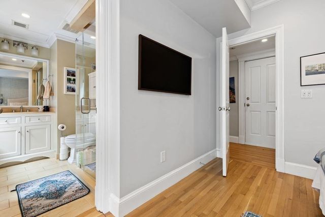 157 Newbury St 3, Boston, MA 02116