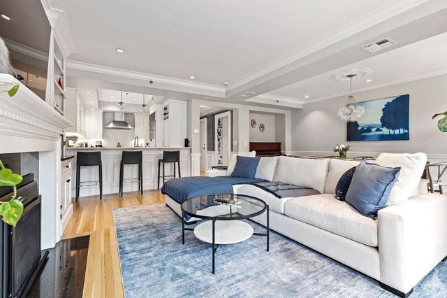 157 Newbury St 3, Boston, MA 02116