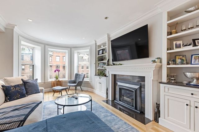 157 Newbury St 3, Boston, MA 02116