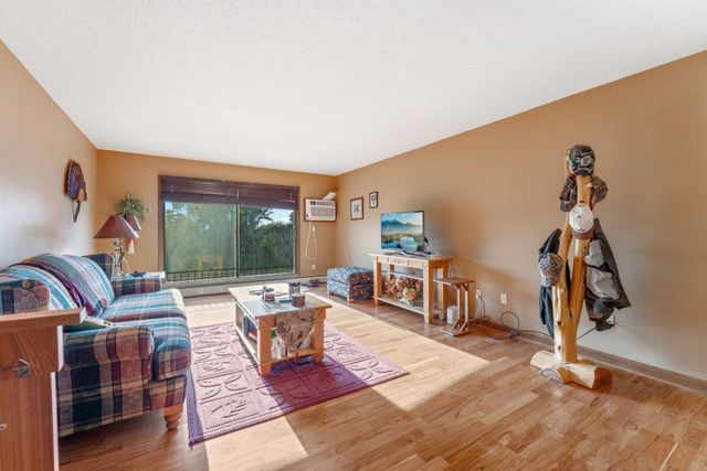 1304 W Medicine Lake Drive 323, Plymouth, MN 55441