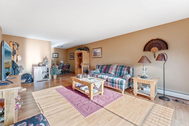 1304 W Medicine Lake Drive 323, Plymouth, MN 55441