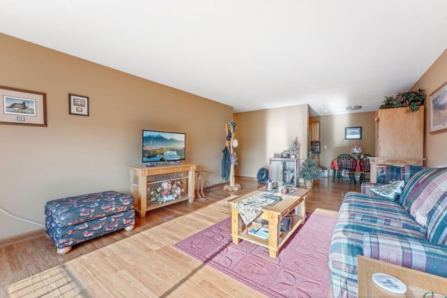 1304 W Medicine Lake Drive 323, Plymouth, MN 55441