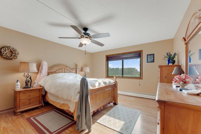 1304 W Medicine Lake Drive 323, Plymouth, MN 55441