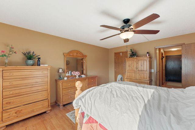 1304 W Medicine Lake Drive 323, Plymouth, MN 55441