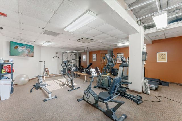 1304 W Medicine Lake Drive 323, Plymouth, MN 55441