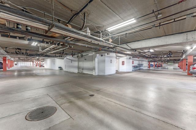 1304 W Medicine Lake Drive 323, Plymouth, MN 55441