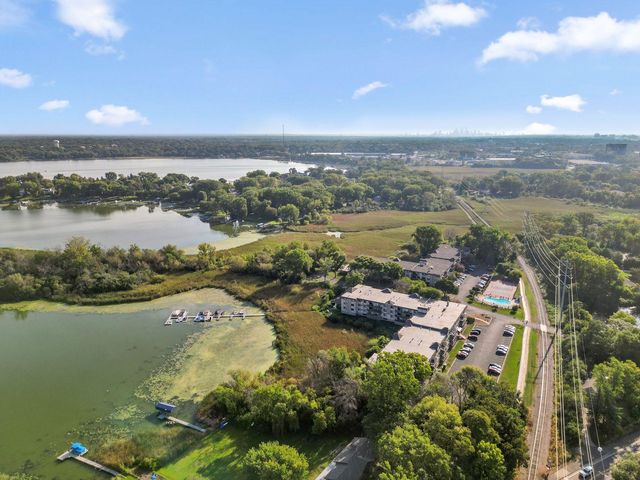 1304 W Medicine Lake Drive 323, Plymouth, MN 55441