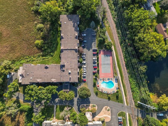 1304 W Medicine Lake Drive 323, Plymouth, MN 55441