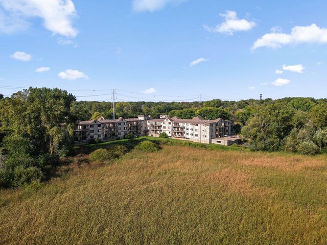 1304 W Medicine Lake Drive 323, Plymouth, MN 55441