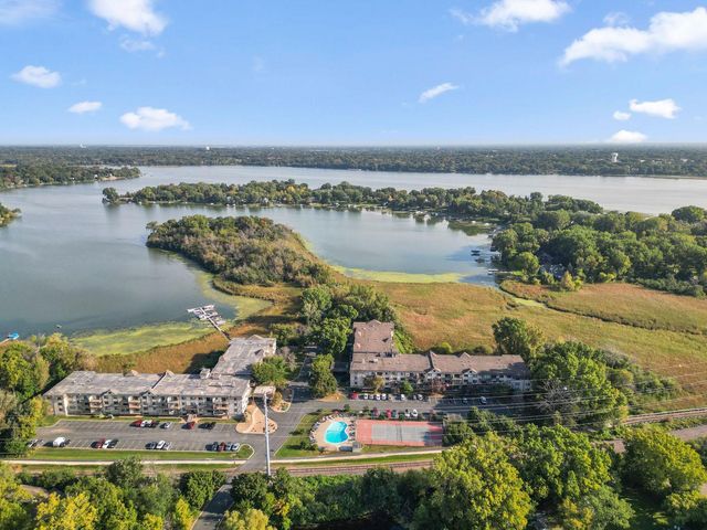 1304 W Medicine Lake Drive 323, Plymouth, MN 55441