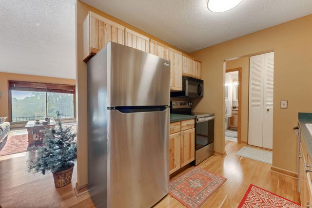 1304 W Medicine Lake Drive 323, Plymouth, MN 55441