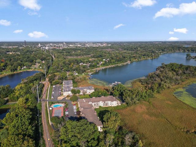 1304 W Medicine Lake Drive 323, Plymouth, MN 55441