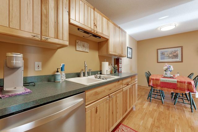 1304 W Medicine Lake Drive 323, Plymouth, MN 55441