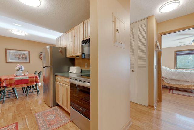 1304 W Medicine Lake Drive 323, Plymouth, MN 55441