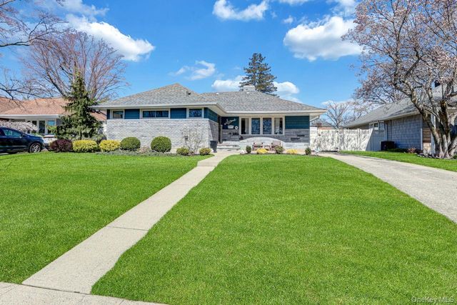 545 Mohawk E, West Hempstead, NY 11552