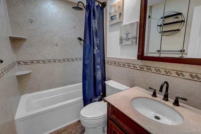 545 Mohawk E, West Hempstead, NY 11552