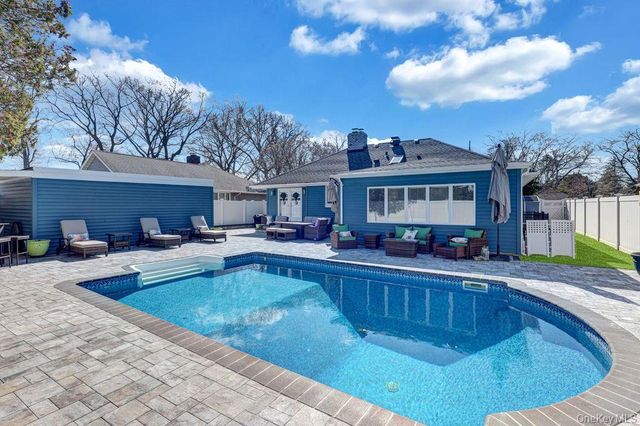 545 Mohawk E, West Hempstead, NY 11552