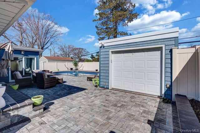 545 Mohawk E, West Hempstead, NY 11552