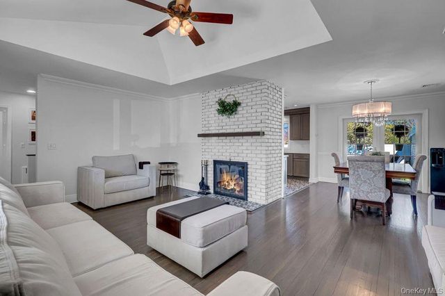 545 Mohawk E, West Hempstead, NY 11552