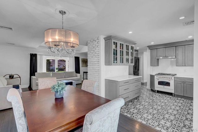 545 Mohawk E, West Hempstead, NY 11552