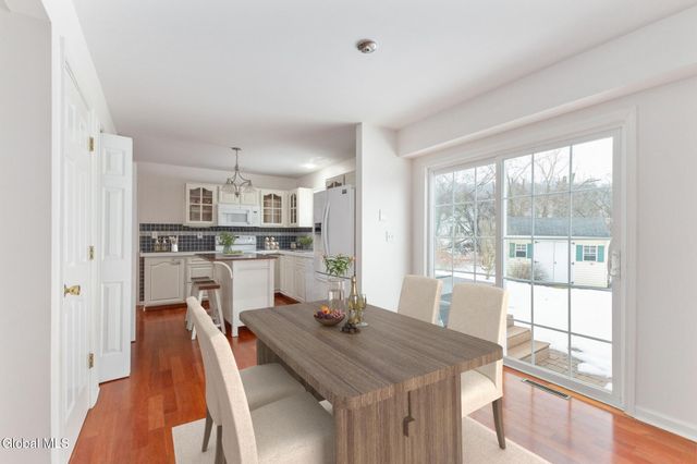 4 Deer Run, East Greenbush, NY 12144