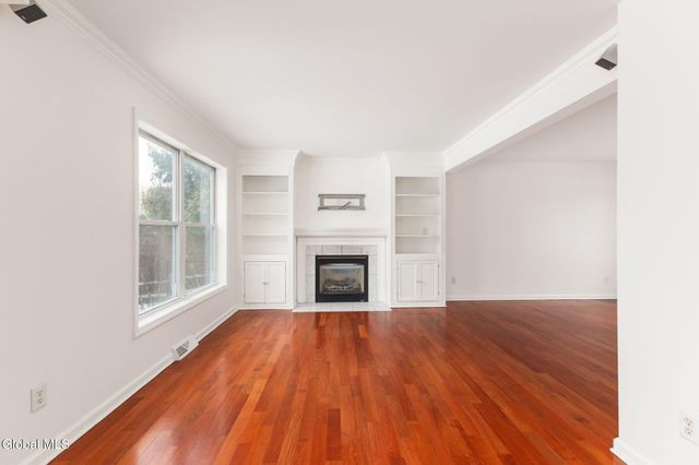 4 Deer Run, East Greenbush, NY 12144