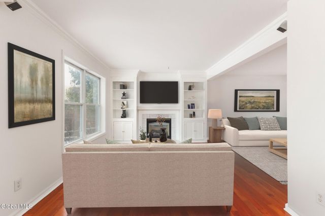 4 Deer Run, East Greenbush, NY 12144