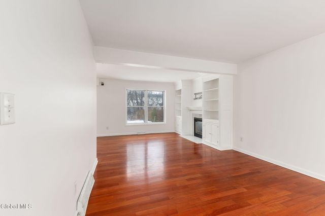 4 Deer Run, East Greenbush, NY 12144