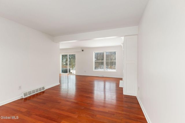 4 Deer Run, East Greenbush, NY 12144