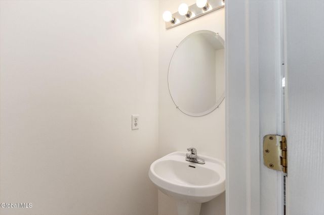 4 Deer Run, East Greenbush, NY 12144