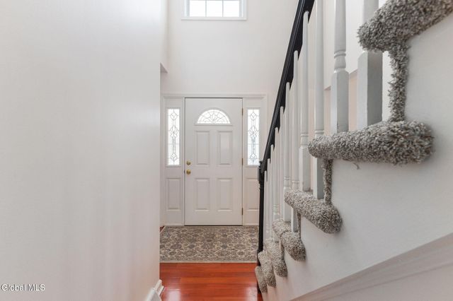 4 Deer Run, East Greenbush, NY 12144