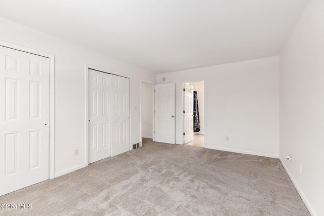 4 Deer Run, East Greenbush, NY 12144